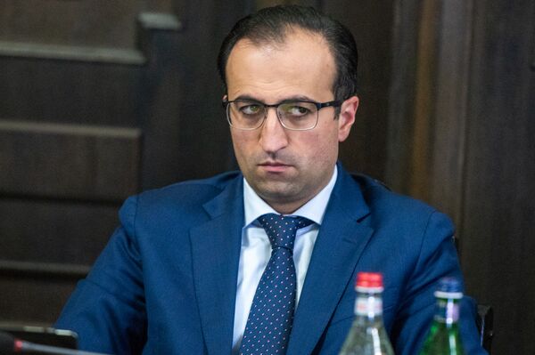 Ինչպես կպատասխանեին պաշտոնյաները Փաշինյանին, եթե չափածո դիմեին նրան  - Sputnik Արմենիա