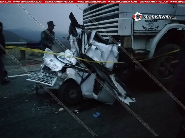 В страшном ДТП в Армении погиб сотрудник Пограуправления ФСБ России с семьей - Sputnik Армения