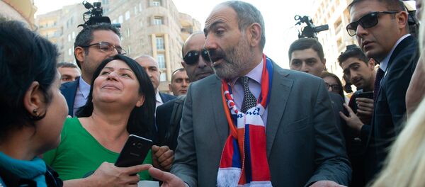 Врио премьер-министра Никол Пашинян на Северном проспекте (17 октября 2018). Еревaн Врио премьер-министра Никол Пашинян на Северном проспекте (17 октября 2018). Еревaн - Sputnik Արմենիա