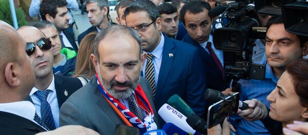 Врио премьер-министра Никол Пашинян на Северном проспекте (17 октября 2018). Еревaн - Sputnik Армения