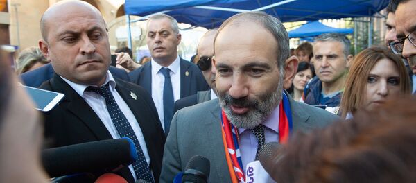 Врио премьер-министра Никол Пашинян на Северном проспекте (17 октября 2018). Еревaн - Sputnik Армения