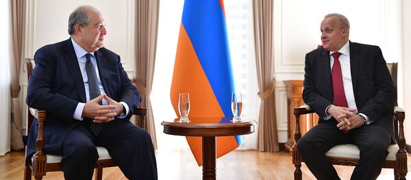 Президент Армении Армен Саркисян принял чрезвычайного и полномочного посла России в Арменн Сергея Копыркина (17 октября 2018). Еревaн Президент Армении Армен Саркисян принял чрезвычайного и полномочного посла России в Арменн Сергея Копыркина (17 октября 2018). Еревaн - Sputnik Армения