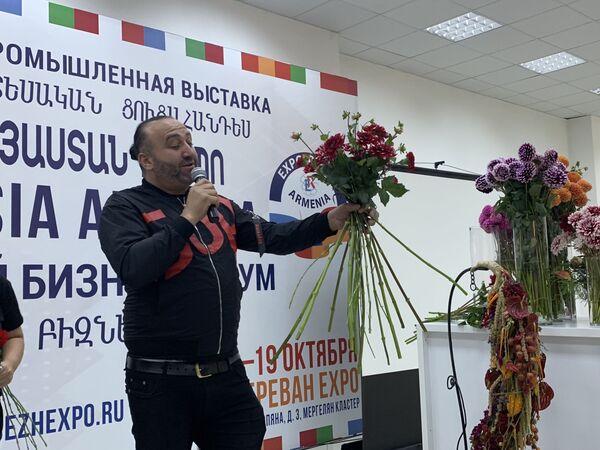 Алла Пугачева сделала ему первую рекламу – армянский флорист откроет школу в Ереване Алла Пугачева сделала ему первую рекламу – армянский флорист откроет школу в Ереване - Sputnik Армения