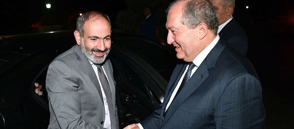 Встреча врио премьер-министра Никола Пашиняна и президента Армена Саркисяна (17 октября 2018). Еревaн - Sputnik Армения