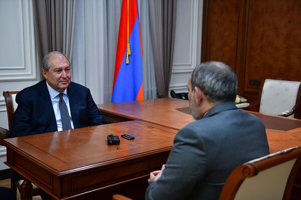 Встреча врио премьер-министра Никола Пашиняна и президента Армена Саркисяна (17 октября 2018). Еревaн Встреча врио премьер-министра Никола Пашиняна и президента Армена Саркисяна (17 октября 2018). Еревaн - Sputnik Արմենիա