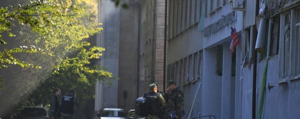 Сотрудники правоохранительных органов у здания Керченского политехнического колледжа (18 октября 2018). Керчь - Sputnik Արմենիա