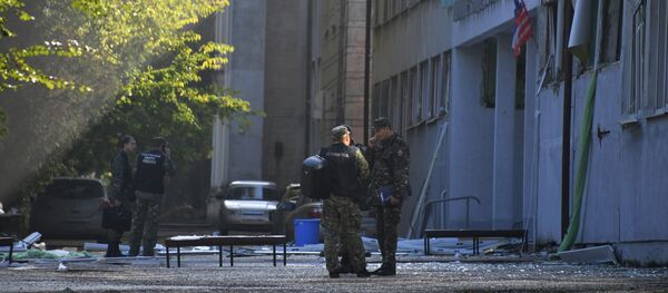 Сотрудники правоохранительных органов у здания Керченского политехнического колледжа (18 октября 2018). Керчь - Sputnik Արմենիա