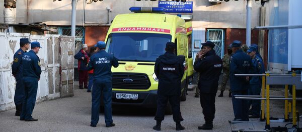 Автомобиль скорой помощи у Керченской больницы № 1 имени Н. И. Пирогова, в которую привозят пострадавших (18 октября 2018). Керчь Автомобиль скорой помощи у Керченской больницы № 1 имени Н. И. Пирогова, в которую привозят пострадавших (18 октября 2018). Керчь - Sputnik Արմենիա