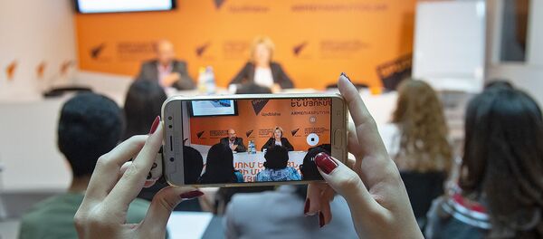 Мастер-класс с участием руководителей пресс-центров Армении в мультимедийном пресс-центре Sputnik Армения в рамках нового модуля образовательной программы SputnikPro (18 октября 2018). Еревaн Мастер-класс с участием руководителей пресс-центров Армении в мультимедийном пресс-центре Sputnik Армения в рамках нового модуля образовательной программы SputnikPro (18 октября 2018). Еревaн - Sputnik Արմենիա