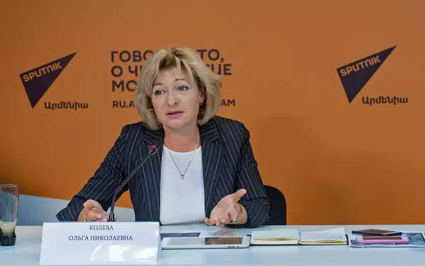 Руководитель Международного мультимедийного пресс-центра МИА Россия сегодня Ольга Колева на мастер-классе в мультимедийном пресс-центре Sputnik Армения (18 октября 2018). Еревaн Руководитель Международного мультимедийного пресс-центра МИА Россия сегодня Ольга Колева на мастер-классе в мультимедийном пресс-центре Sputnik Армения (18 октября 2018). Еревaн - Sputnik Армения