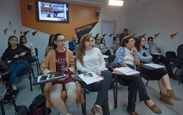 Мастер-класс с участием руководителей пресс-центров Армении в мультимедийном пресс-центре Sputnik Армения в рамках нового модуля образовательной программы SputnikPro (18 октября 2018). Еревaн Мастер-класс с участием руководителей пресс-центров Армении в мультимедийном пресс-центре Sputnik Армения в рамках нового модуля образовательной программы SputnikPro (18 октября 2018). Еревaн - Sputnik Армения