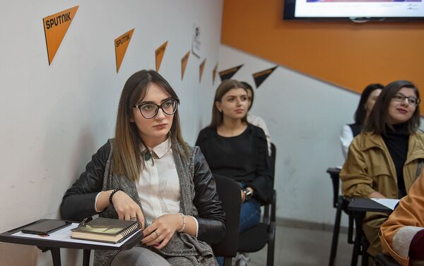 Мастер-класс с участием руководителей пресс-центров Армении в мультимедийном пресс-центре Sputnik Армения в рамках нового модуля образовательной программы SputnikPro (18 октября 2018). Еревaн - Sputnik Армения