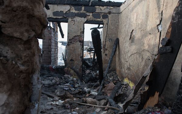 Пожар в Ереване. Сгорело два жилых дома, погибло 3 человека - Sputnik Армения