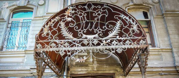 Козырек над входом в дом Иосифа Шаншияна - Sputnik Армения