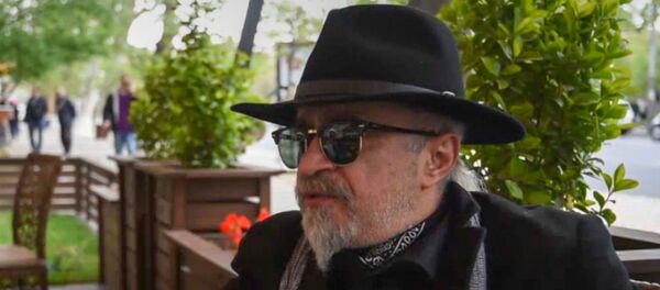 Певец и композитор Форш рассказывает в эфире Sputnik Армения о своем дворе - Sputnik Армения