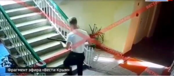 Журналисты по камерам наблюдения восстановили весь маршрут керченского убийцы — от входа в колледж до взрыва в буфете - Sputnik Армения