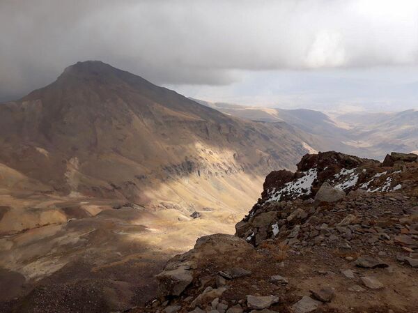Ֆրանսիայում չեն մահանում բանաստեղծները, իսկ Հայաստանում՝ լեռները․ միավորել «անմահներին» Ֆրանսիայում չեն մահանում բանաստեղծները, իսկ Հայաստանում՝ լեռները․ միավորել «անմահներին» - Sputnik Արմենիա