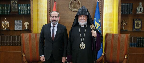 Врио премьер-министра Армении Никол Пашинян встретился с Католикосом Великого Дома Киликийского Арамом Первым (21 октября 2018). Антелия, Ливан Врио премьер-министра Армении Никол Пашинян встретился с Католикосом Великого Дома Киликийского Арамом Первым (21 октября 2018). Антелия, Ливан - Sputnik Армения