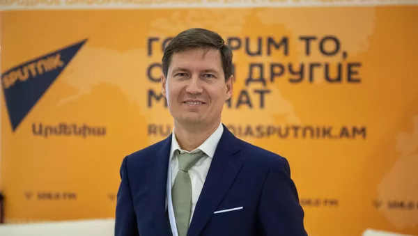 Заместитель директора Фонда развития промышленности РФ Владимир Распопов на международном форуме Евразийская неделя (23 октября 2018). Еревaн - Sputnik Армения
