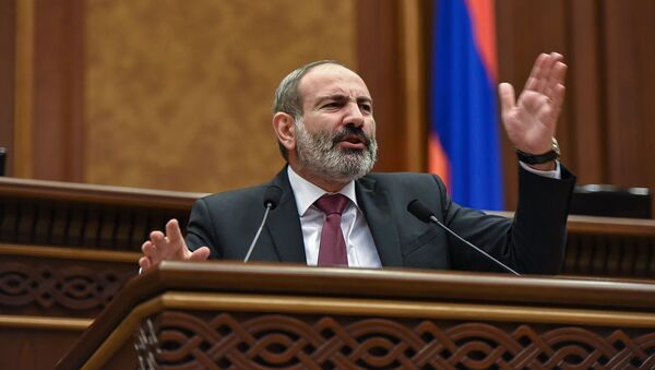 Врио премьер-министра Никол Пашинян на внеочередном заседании Парламента Армении (24 октября 2018). Еревaн - Sputnik Армения
