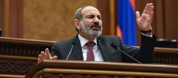 Врио премьер-министра Никол Пашинян на внеочередном заседании Парламента Армении (24 октября 2018). Еревaн Врио премьер-министра Никол Пашинян на внеочередном заседании Парламента Армении (24 октября 2018). Еревaн - Sputnik Армения