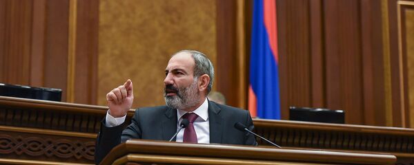 Врио премьер-министра Никол Пашинян на внеочередном заседании Парламента Армении (24 октября 2018). Еревaн Врио премьер-министра Никол Пашинян на внеочередном заседании Парламента Армении (24 октября 2018). Еревaн - Sputnik Армения