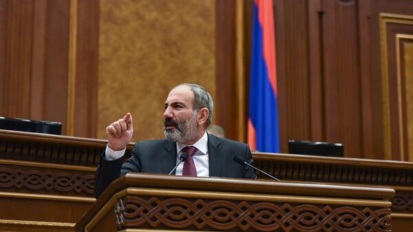 Врио премьер-министра Никол Пашинян на внеочередном заседании Парламента Армении (24 октября 2018). Еревaн - Sputnik Армения