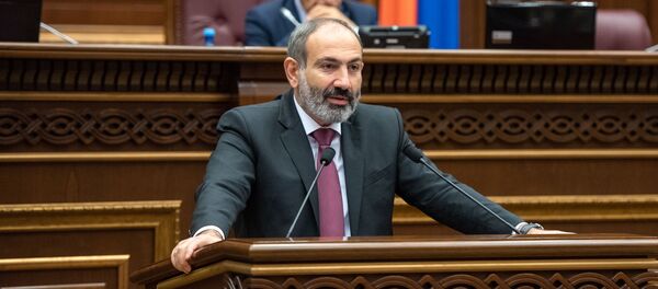 И.о. премьер-министра Никол Пашинян на внеочередном заседании Парламента Армении (24 октября 2018). Еревaн И.о. премьер-министра Никол Пашинян на внеочередном заседании Парламента Армении (24 октября 2018). Еревaн - Sputnik Армения