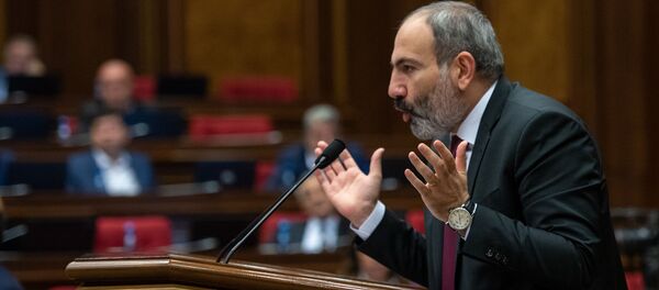 Врио премьер-министра Никол Пашинян на внеочередном заседании Парламента Армении (24 октября 2018). Еревaн Врио премьер-министра Никол Пашинян на внеочередном заседании Парламента Армении (24 октября 2018). Еревaн - Sputnik Армения