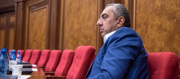 Депутат Самвел Алексанян на внеочередном заседании Парламента Армении (24 октября 2018). Еревaн - Sputnik Армения