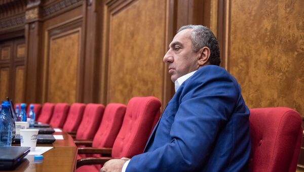 Депутат Самвел Алексанян на внеочередном заседании Парламента Армении (24 октября 2018). Еревaн - Sputnik Армения