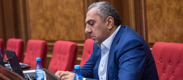 Депутат Самвел Алексанян на внеочередном заседании Парламента Армении (24 октября 2018). Еревaн - Sputnik Արմենիա