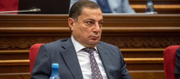 Депутат Ваграм Багдасарян на внеочередном заседании Парламента Армении (24 октября 2018). Еревaн - Sputnik Արմենիա