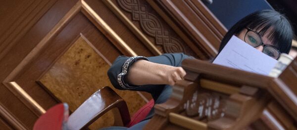 Депутат Наира Зограбян на внеочередном заседании Парламента Армении (24 октября 2018). Еревaн Депутат Наира Зограбян на внеочередном заседании Парламента Армении (24 октября 2018). Еревaн - Sputnik Արմենիա