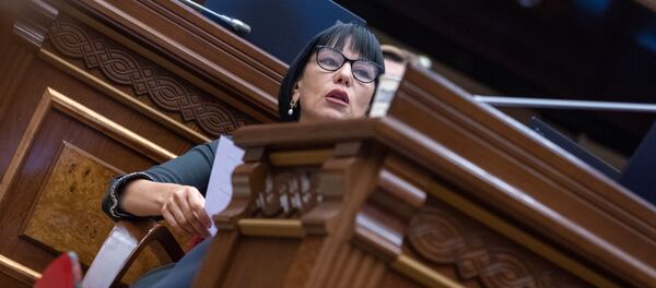 Депутат Наира Зограбян на внеочередном заседании Парламента Армении (24 октября 2018). Еревaн Депутат Наира Зограбян на внеочередном заседании Парламента Армении (24 октября 2018). Еревaн - Sputnik Արմենիա