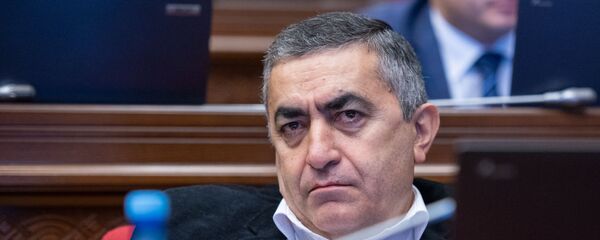 Депутат Армен Рустамян на внеочередном заседании Парламента Армении (24 октября 2018). Еревaн - Sputnik Армения