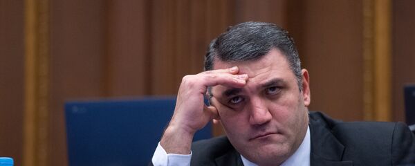 Депутат Геворг Костанян на внеочередном заседании Парламента Армении (24 октября 2018). Еревaн - Sputnik Армения