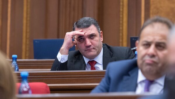 Депутат Геворг Костанян на внеочередном заседании Парламента Армении (24 октября 2018). Еревaн - Sputnik Армения
