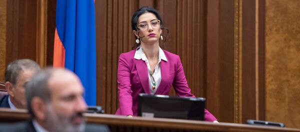 Вице-спикер Парламента Арпине Ованнисян на внеочередном заседании Парламента Армении (24 октября 2018). Еревaн - Sputnik Армения