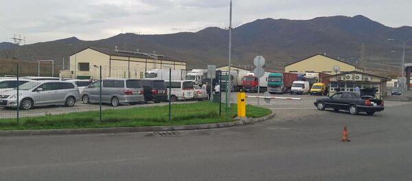 Праворульные машины в транзитной зоне на армяно-грузинской границе - Sputnik Արմենիա