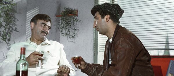 Владимир Этуш и Фрунзик Мкртчян в фильме Кавказская пленница Владимир Этуш и Фрунзик Мкртчян в фильме Кавказская пленница - Sputnik Արմենիա