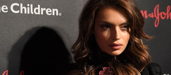 Модель Рубиной Дилан (Рубина Ханзадян) на Save The Children Illumination Gala в Плаза отеле (25 октября 2016).. Нью-Йорк - Sputnik Армения