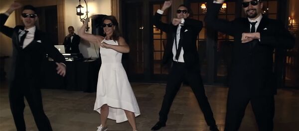 Танец матери и сына на свадьбе - Sputnik Армения