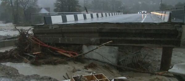 Как устраняют последствия обильного паводка в Сочи Как устраняют последствия обильного паводка в Сочи - Sputnik Армения