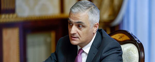 И.о. вице-премьера Мгер Григорян на совещании у премьер-министра (25 октября 2018). Еревaн - Sputnik Армения