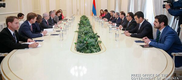 И.о. премьер-министра Армении Никол Пашинян принял советника президента США по национальной безопасности Джона Болтона (25 октября 2018). Еревaн - Sputnik Армения