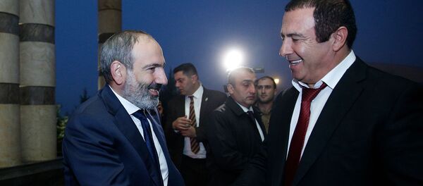 И.о. премьер-министра Армении Никол Пашинян принял участие в конференции Инвестиции и торговля (26 октября 2018). Еревaн И.о. премьер-министра Армении Никол Пашинян принял участие в конференции Инвестиции и торговля (26 октября 2018). Еревaн - Sputnik Армения