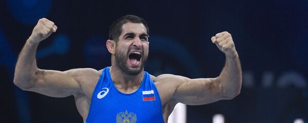 Степан Марянян празднуе победу в финале борьбы греко-римского стиля в категории дп 63кг на Чемпионата мира по борьбе (26 октября 2018). Будапешт - Sputnik Армения