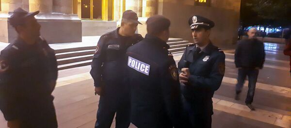 Полицейские перед домом Правительства (27 октября 2018). Еревaн Полицейские перед домом Правительства (27 октября 2018). Еревaн - Sputnik Արմենիա