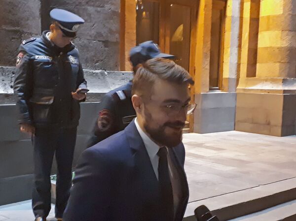 Мужчина с гранатой пытался проникнуть в здание правительства - Sputnik Армения